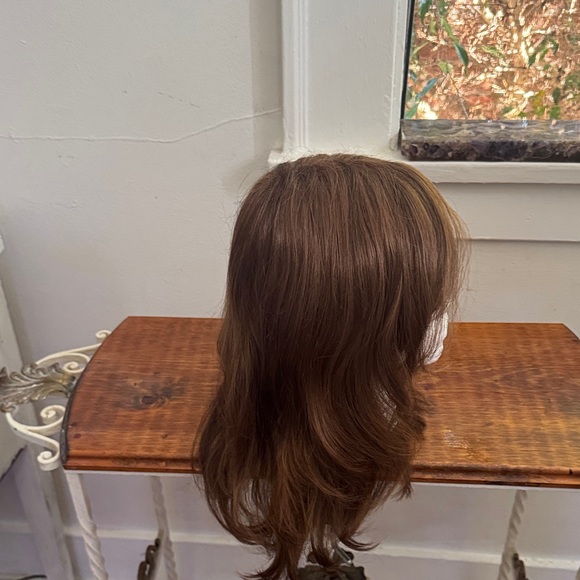 Elegant Brown Layered Wig - Picture 2 of 5